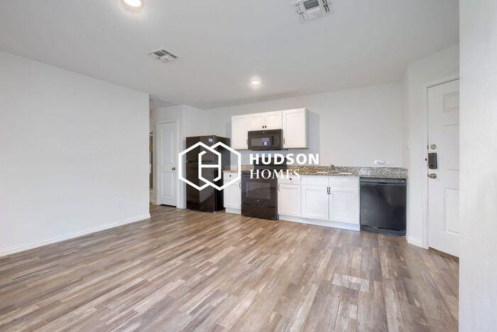 1607 Dodge St #A - Photo 4 of 15