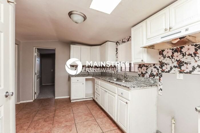 838 E 35th St - Photo 6 of 17