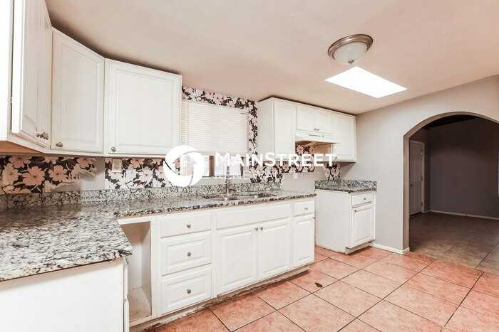 838 E 35th St - Photo 7 of 17