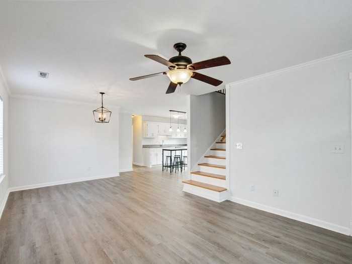 114 Wilton St - Photo 4 of 12