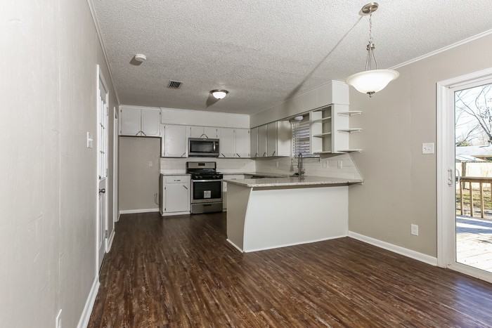 22 Single Oaks Dr - Photo 3 of 10
