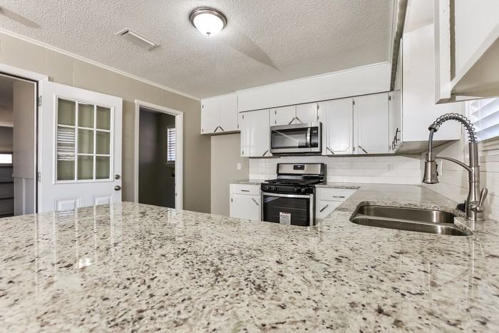 22 Single Oaks Dr - Photo 4 of 10