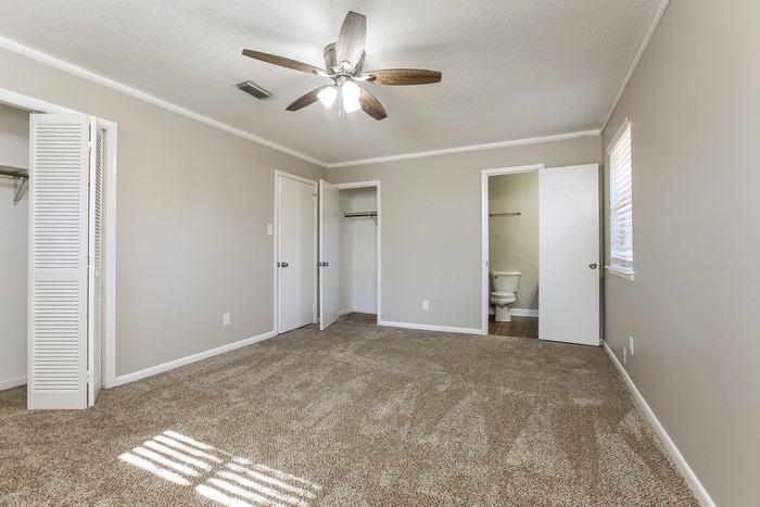 22 Single Oaks Dr - Photo 5 of 10