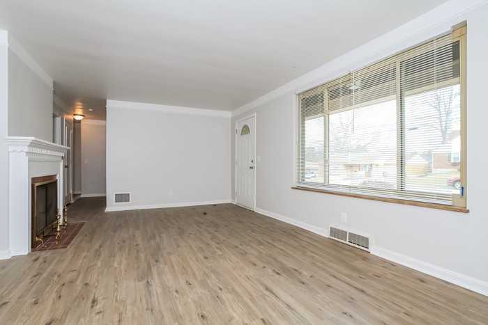 5565 Fairwood Rd - Photo 2 of 10