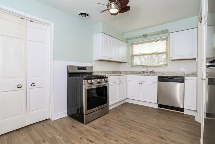 5565 Fairwood Rd - Photo 3 of 10