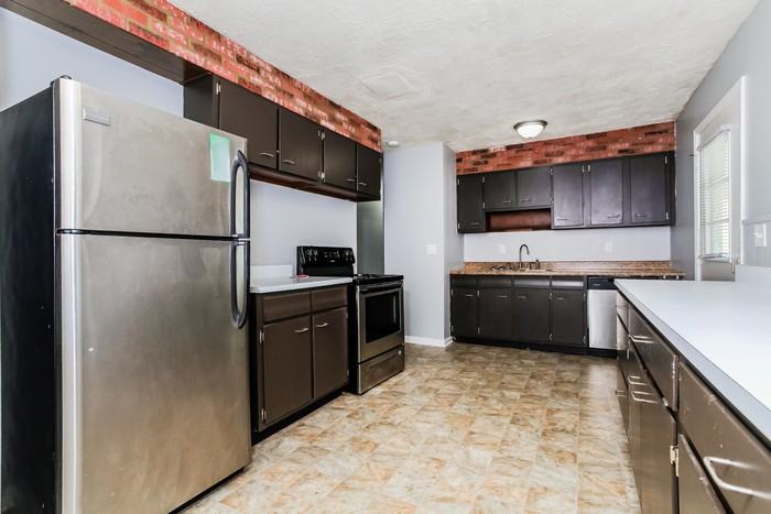 2578 W Kemper Rd - Photo 4 of 11