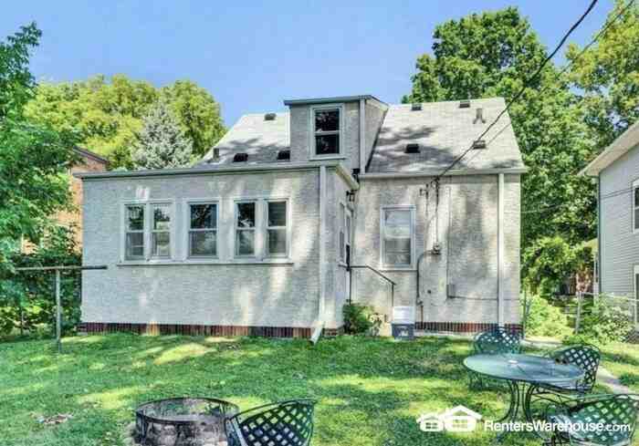2036 Iglehart Ave - Photo 6 of 10