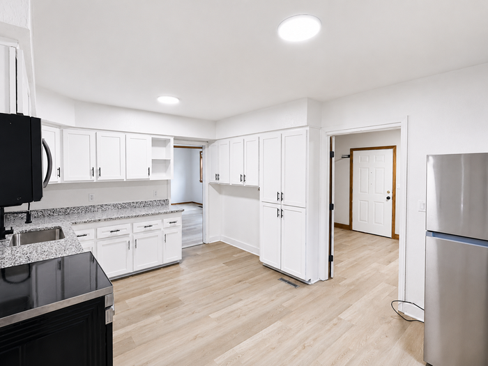 303 Barder Ave - Photo 3 of 13