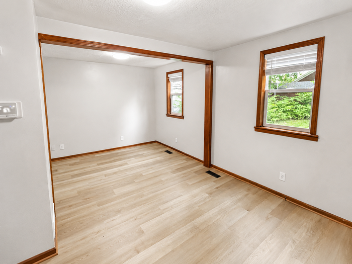 303 Barder Ave - Photo 5 of 13