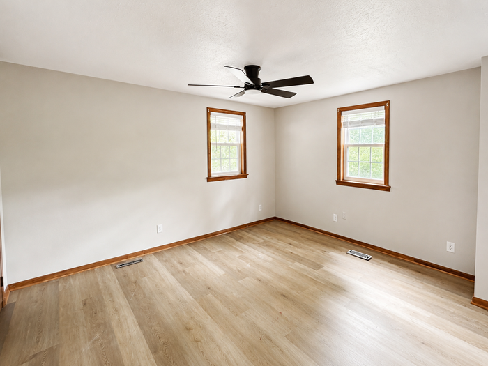 303 Barder Ave - Photo 6 of 13