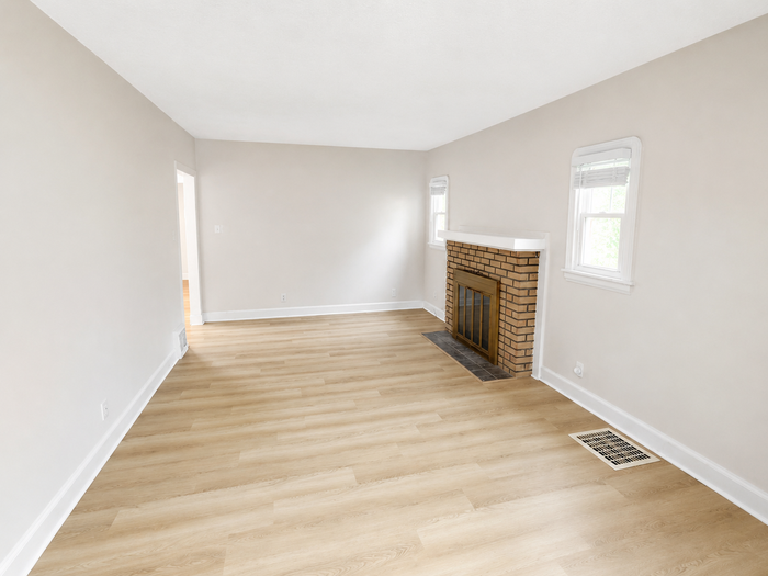 1040 Mercer Ave - Photo 2 of 8