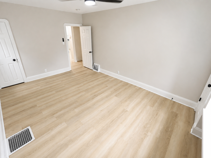 1040 Mercer Ave - Photo 4 of 8