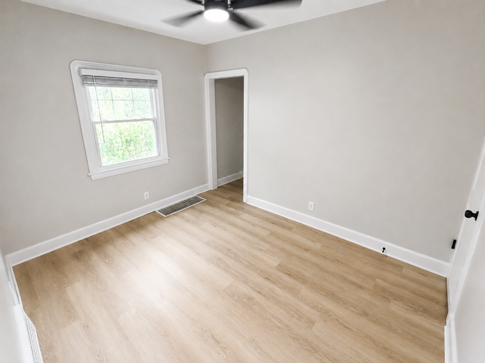 1040 Mercer Ave - Photo 5 of 8