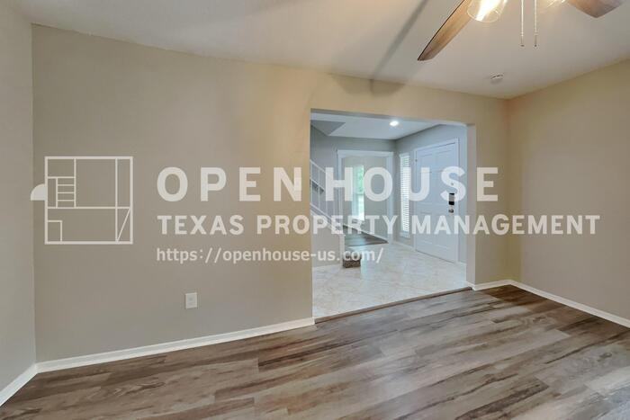 10015 Rippling Fields Dr - Photo 3 of 24