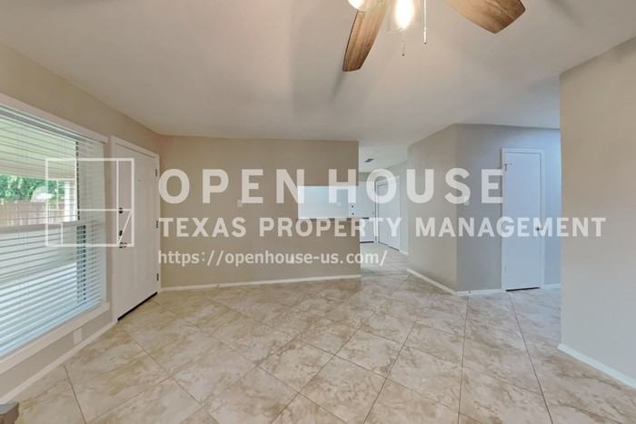 10015 Rippling Fields Dr - Photo 5 of 24