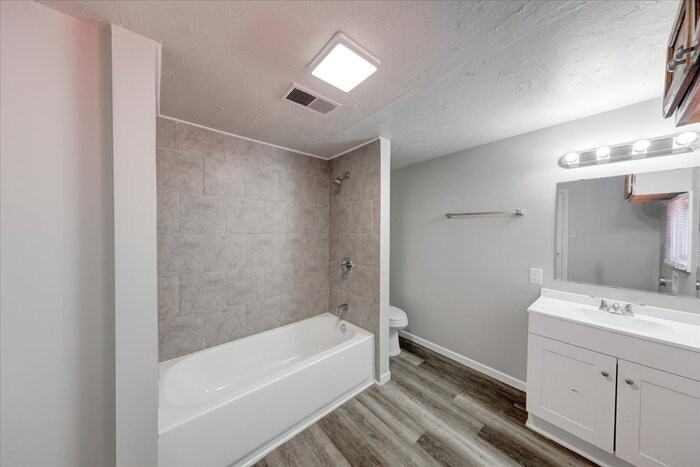 2702 S Lyons Ave - Photo 7 of 13