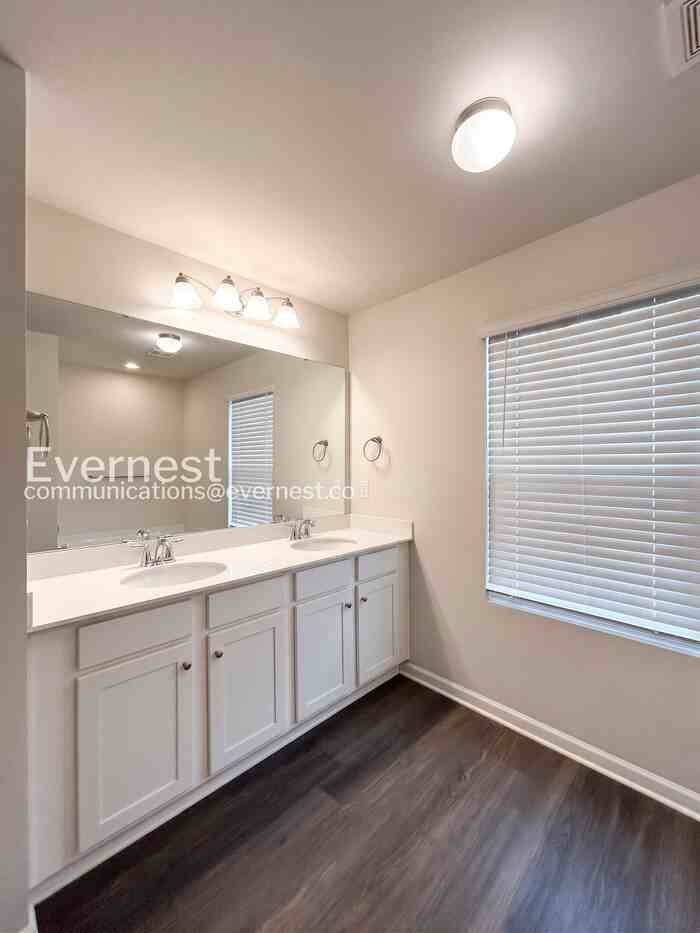 218 Lee St - Photo 7 of 29