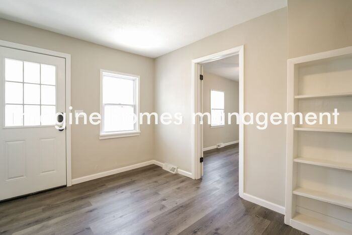 2456 Thurman Ave - Photo 5 of 16