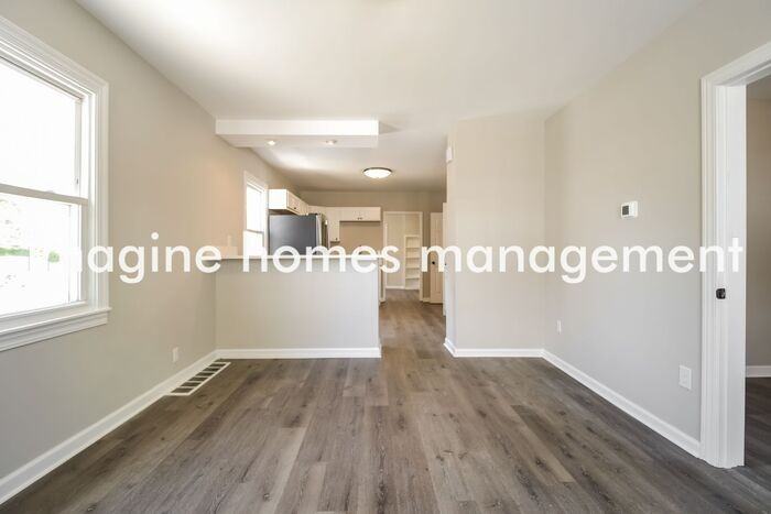 2456 Thurman Ave - Photo 6 of 16