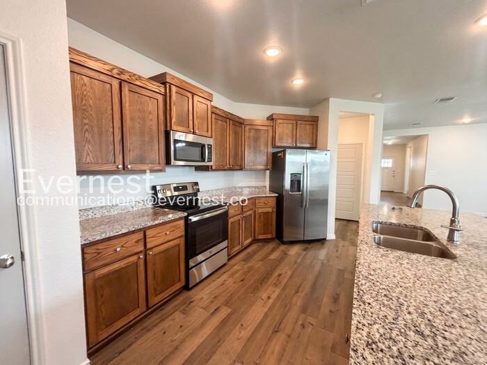 870 Freedom Cir - Photo 4 of 24