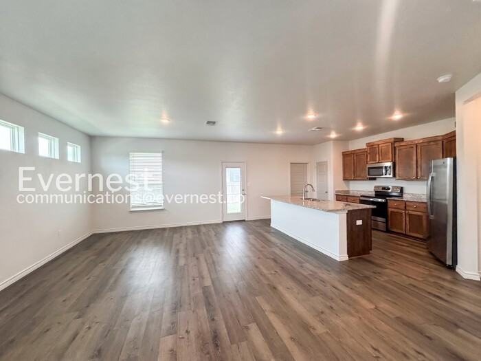 870 Freedom Cir - Photo 5 of 24