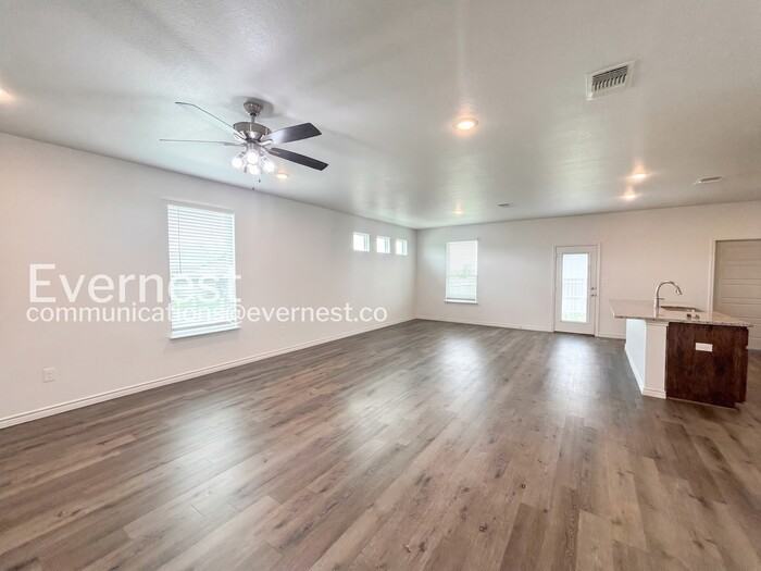 870 Freedom Cir - Photo 6 of 24