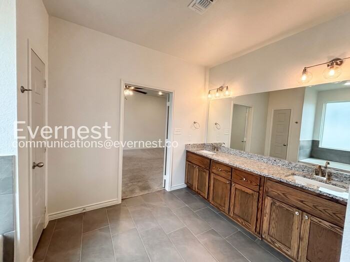 870 Freedom Cir - Photo 7 of 24
