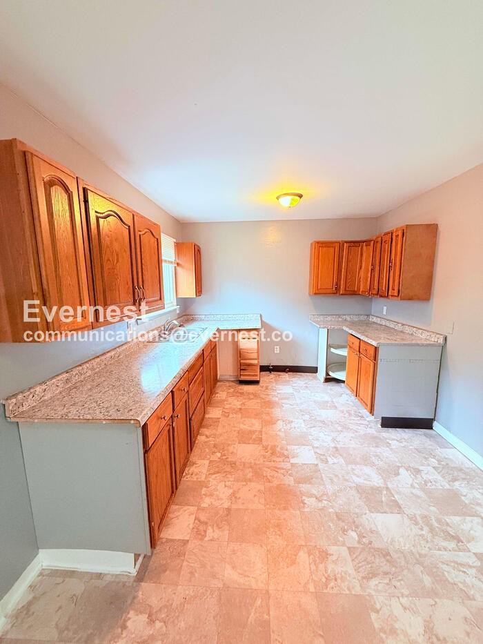 12121 Montrose St - Photo 2 of 23