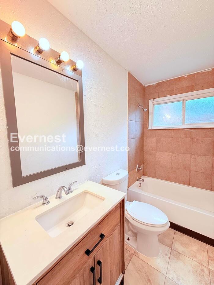 12121 Montrose St - Photo 7 of 23