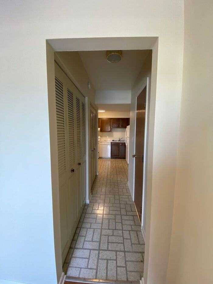 2901 Poplar St #B - Photo 3 of 15