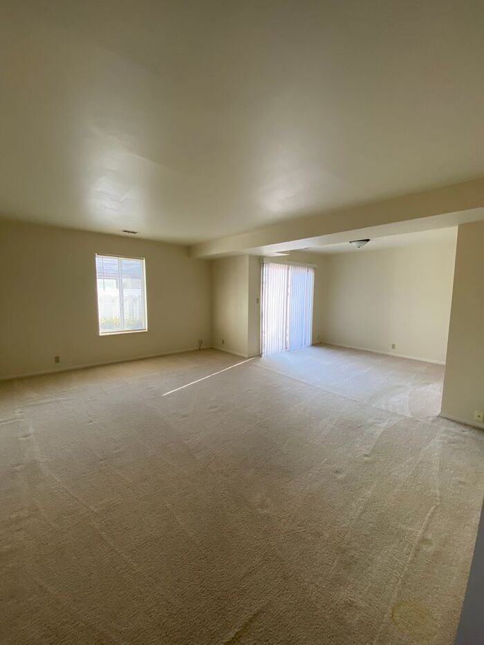2901 Poplar St #B - Photo 4 of 15