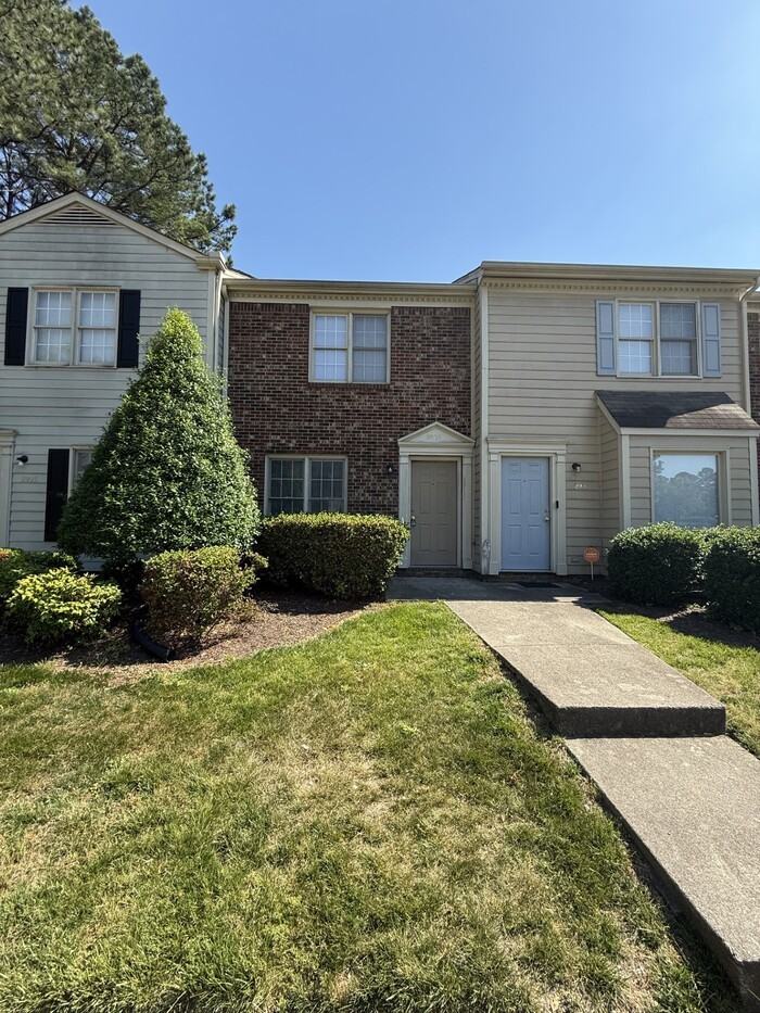 2905 Faversham Pl