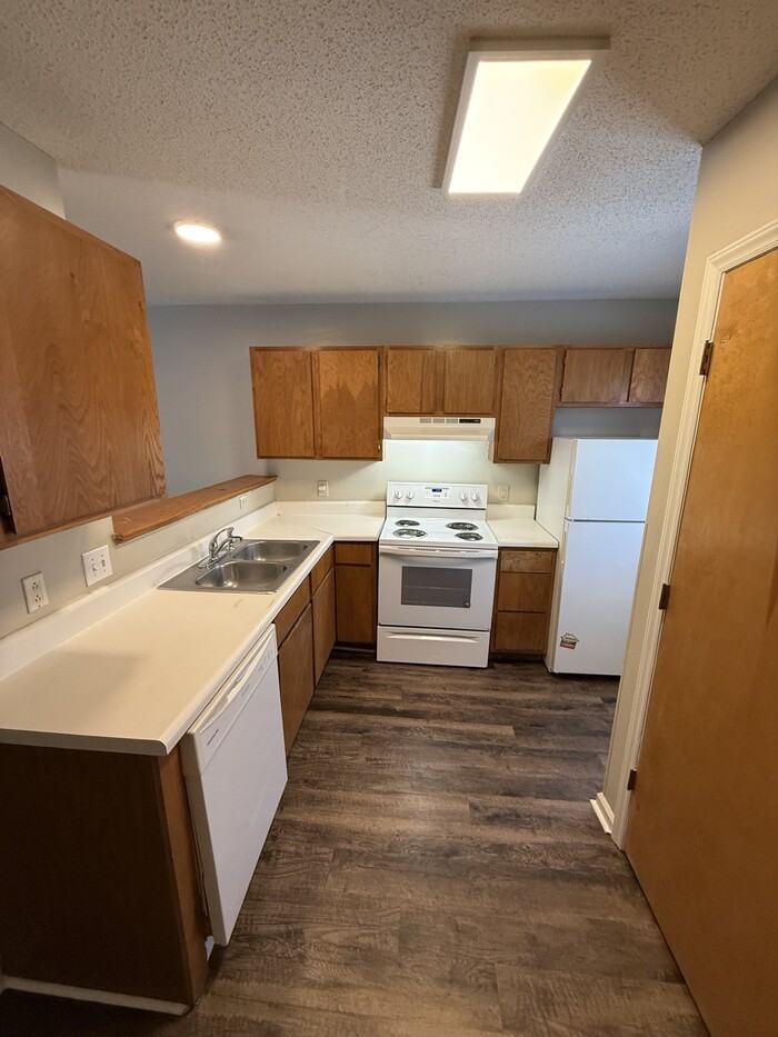 2905 Faversham Pl - Photo 5 of 15