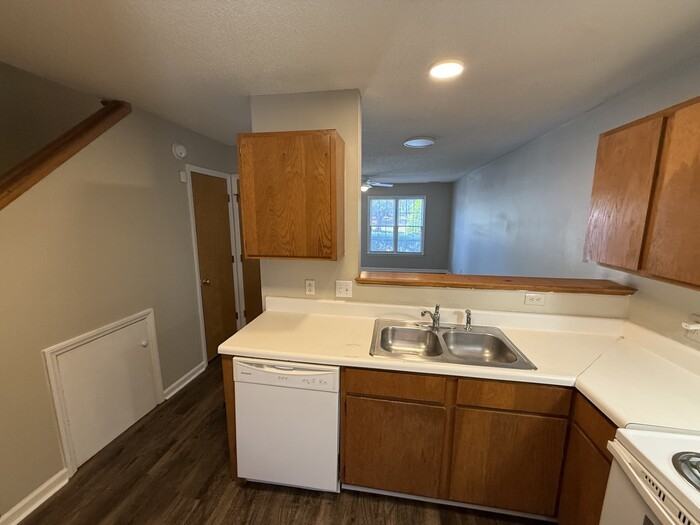 2905 Faversham Pl - Photo 6 of 15