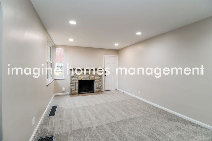 5545 Vogel Rd - Photo 4 of 18