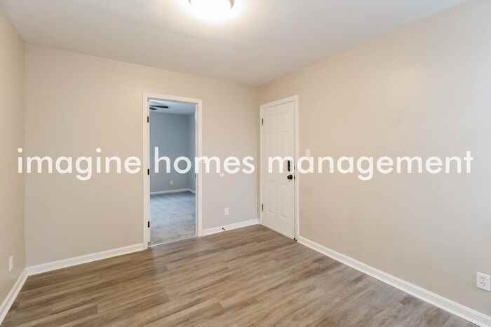 5545 Vogel Rd - Photo 5 of 18