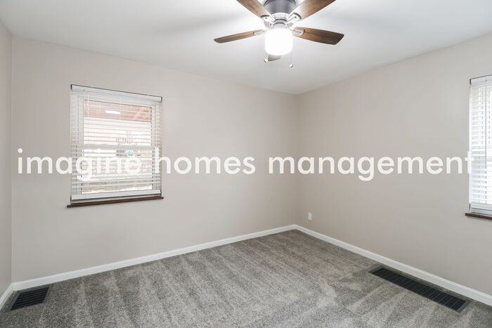 5545 Vogel Rd - Photo 7 of 18