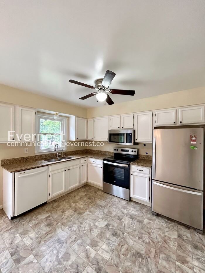11406 Wentworth Ct - Photo 2 of 31