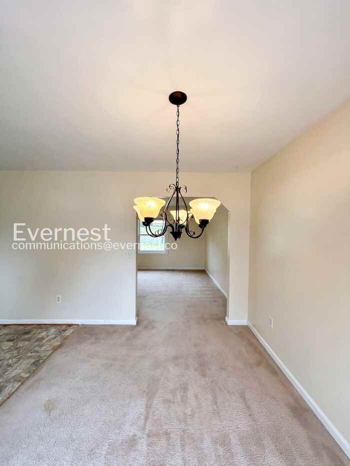 11406 Wentworth Ct - Photo 5 of 31