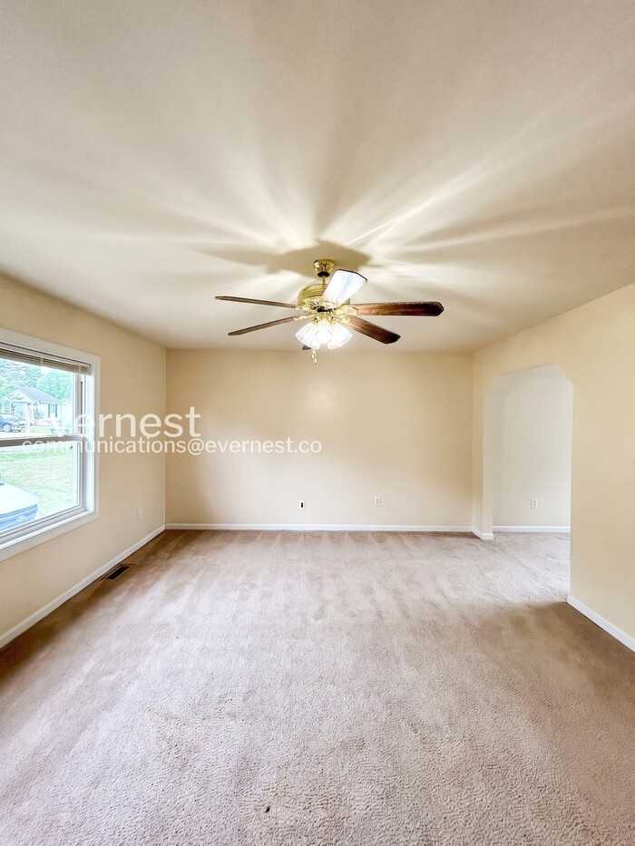 11406 Wentworth Ct - Photo 7 of 31