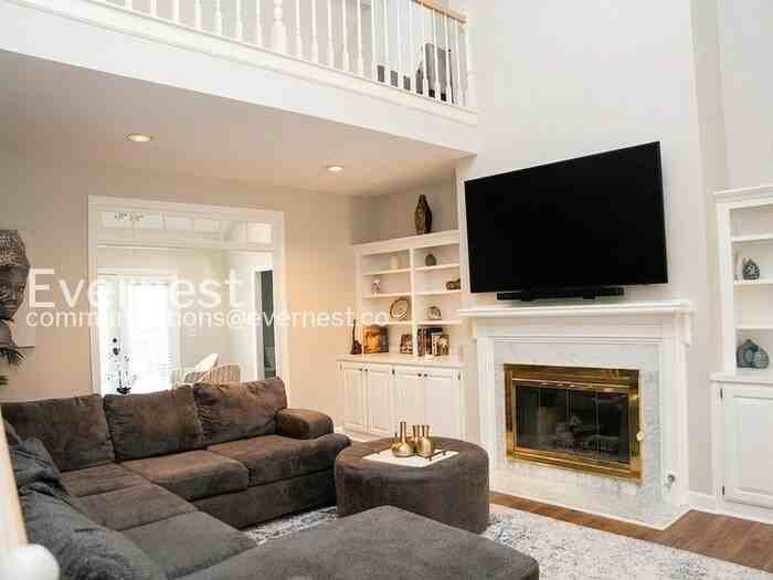 4580 Village Dr - Photo 4 of 30