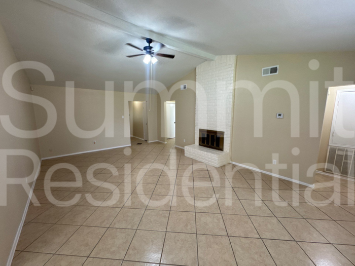 7214 Foxbend Ln - Photo 2 of 16