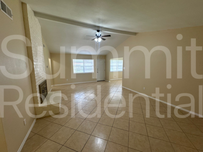 7214 Foxbend Ln - Photo 3 of 16