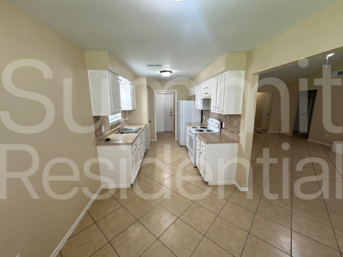 7214 Foxbend Ln - Photo 5 of 16