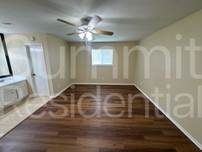 7214 Foxbend Ln - Photo 7 of 16