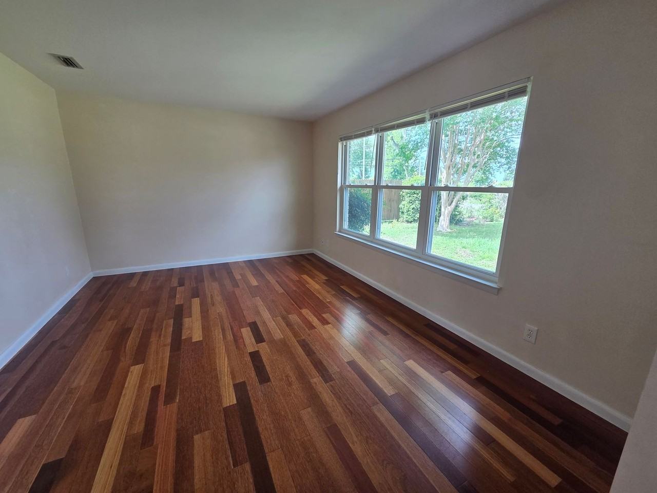411 Shade St - Photo 3 of 29