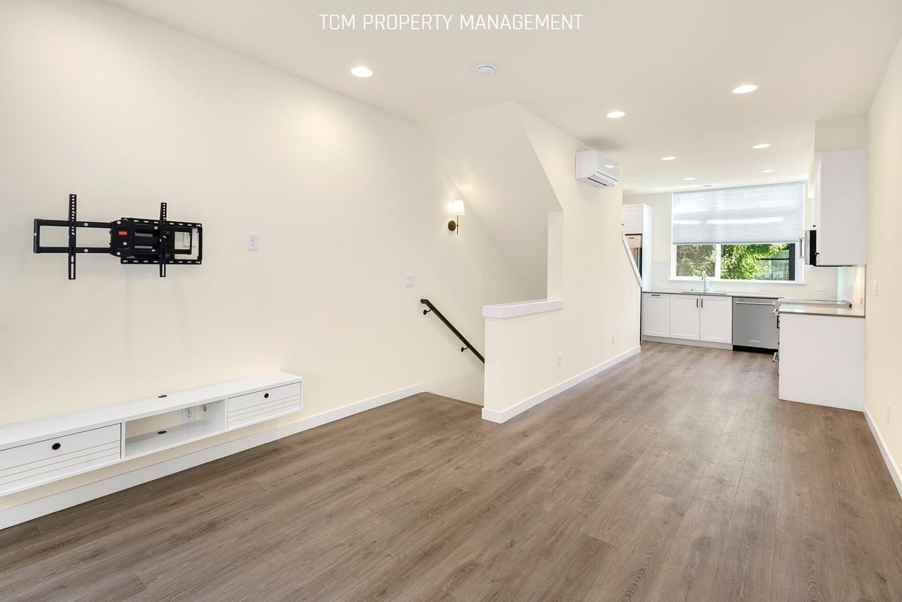 2024 Ne 85th St #C - Photo 4 of 25