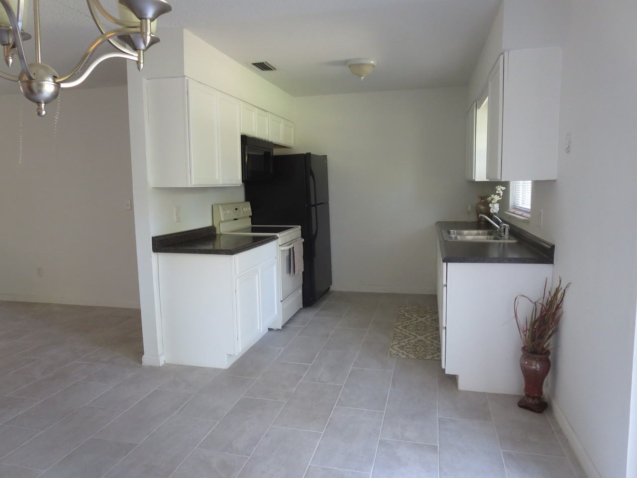 335 N Garfield Ave #NA - Photo 2 of 13
