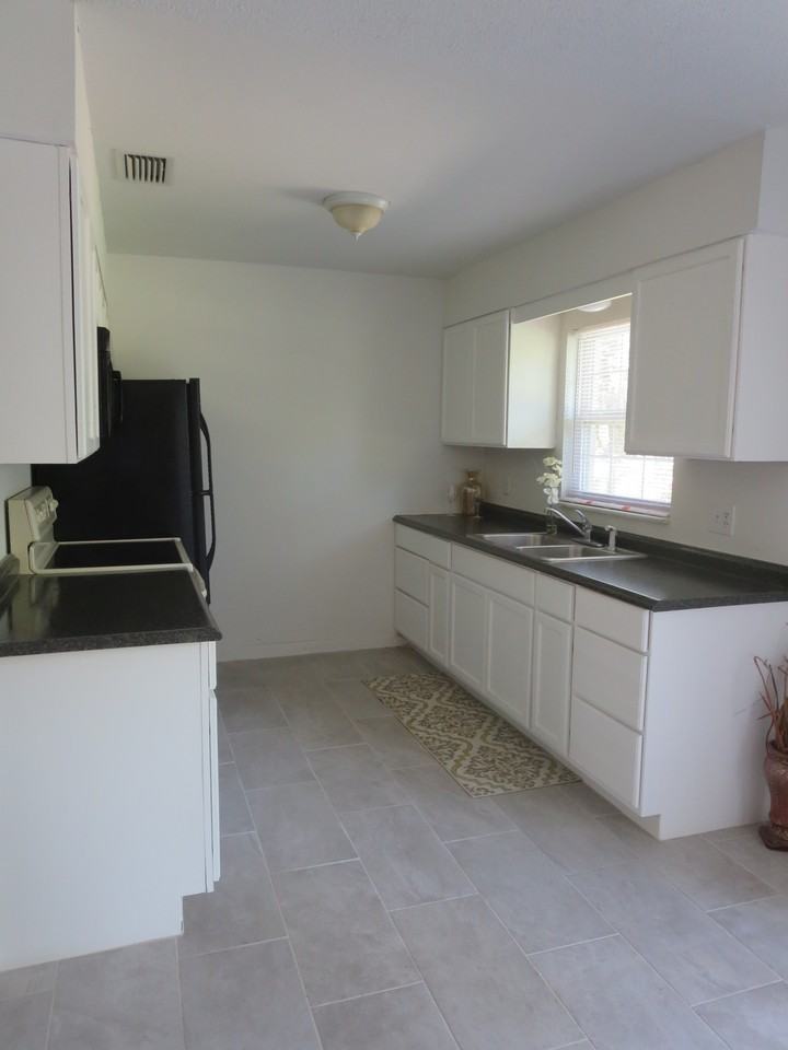 335 N Garfield Ave #NA - Photo 4 of 13