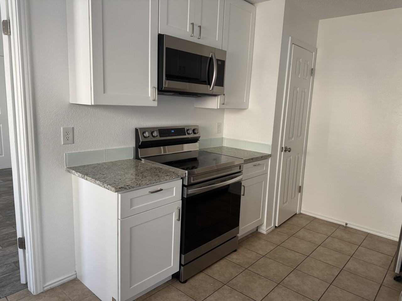 521 Cutty Trl #B - Photo 2 of 11
